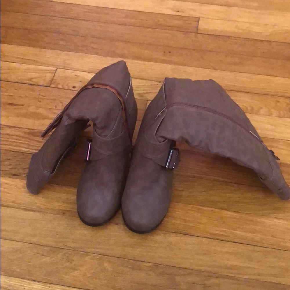 Anna Boots - image 2